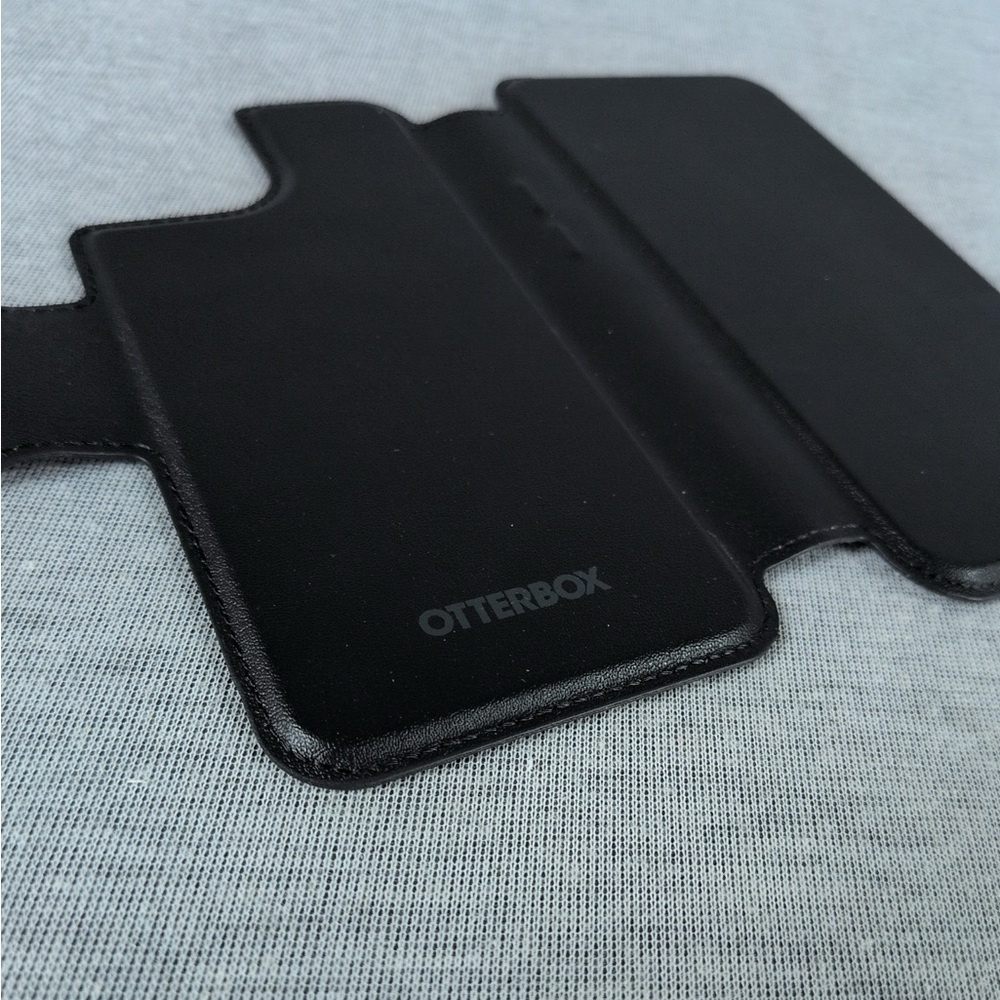 Otterbox Detachable Folio Wallet for MagSafe- for iPhone 14 and 15 - Picture 14 of 15